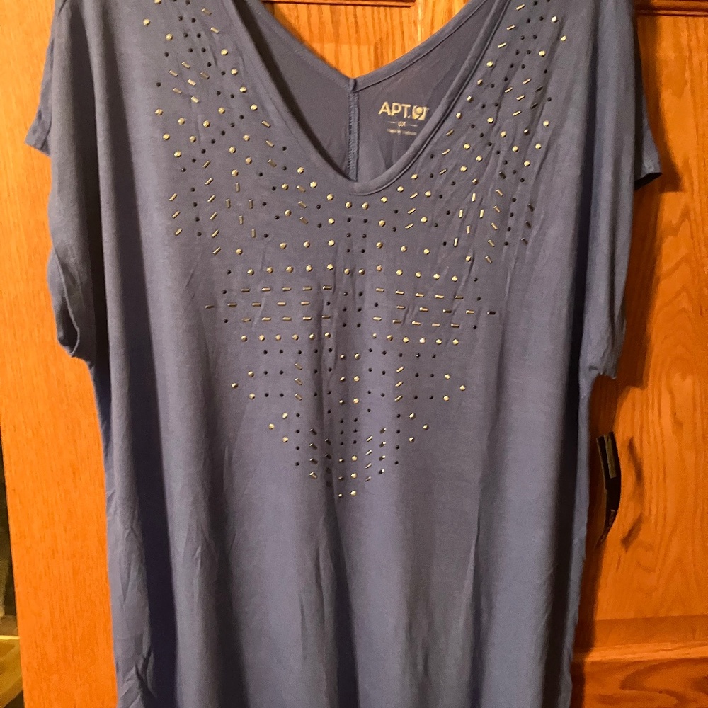 Women’s top v neck